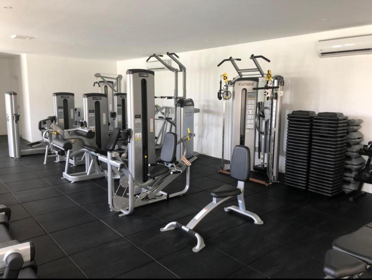 Westmoreland Hills - Mount Standfast - St James - Full Gym Membership Saint James Exterior photo
